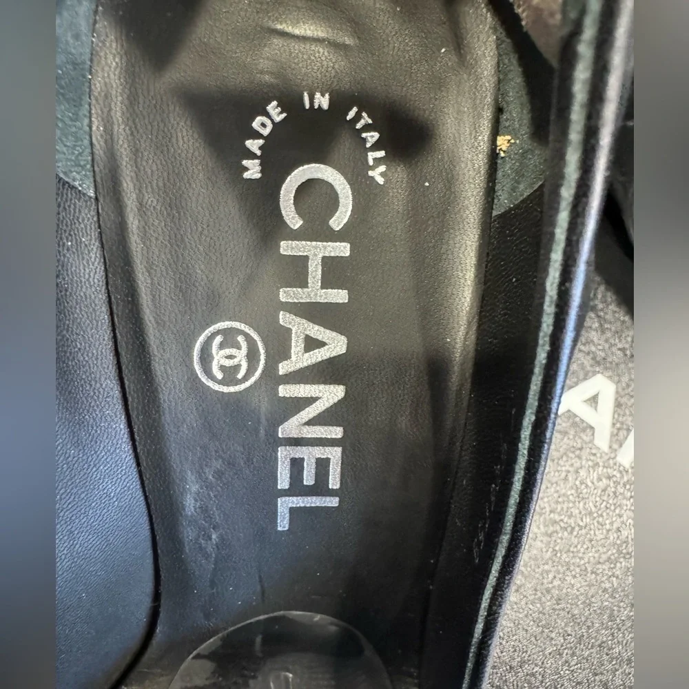 AUTHENTIC CHANEL 2013 Quilted Classic Pump size 37